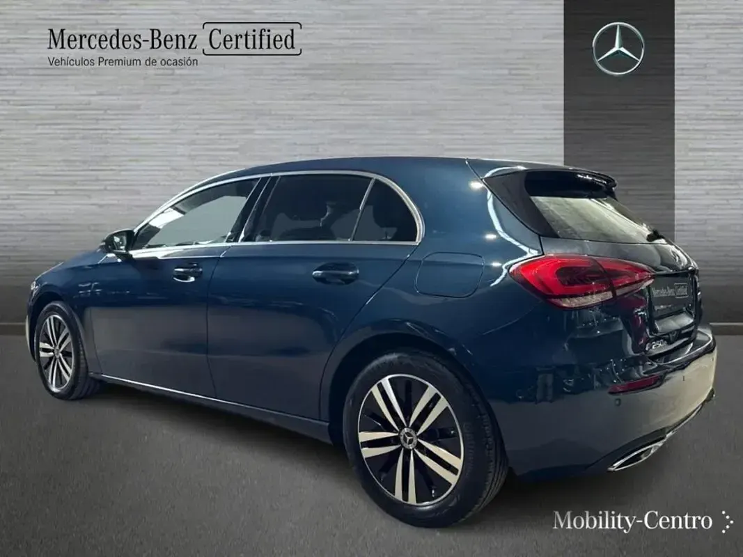 Usado Mercedes A250 Progressive 160 CV (117 kW) 2022 Denim blue  metallic paint