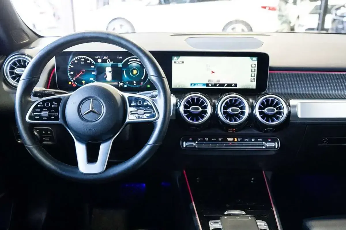 Usado Mercedes GLB200 150 CV (110 kW) 2021 Gris SUV