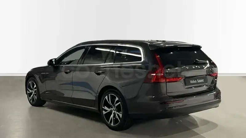 Usado Volvo V60 Core 197 CV (144 kW) 2025 Gris / plata Familiar
