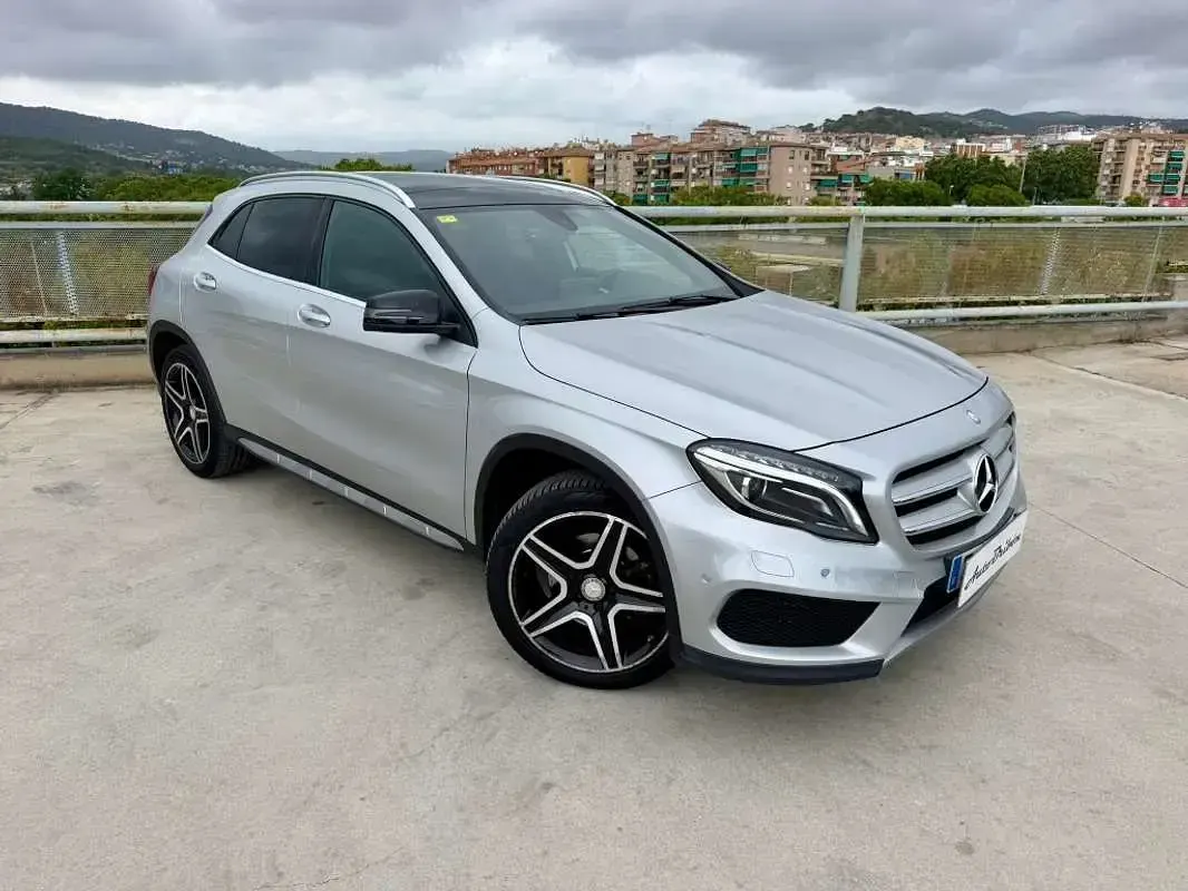 Usado Mercedes CLA220 177 CV (130 kW) 2016 Plateado Berlina