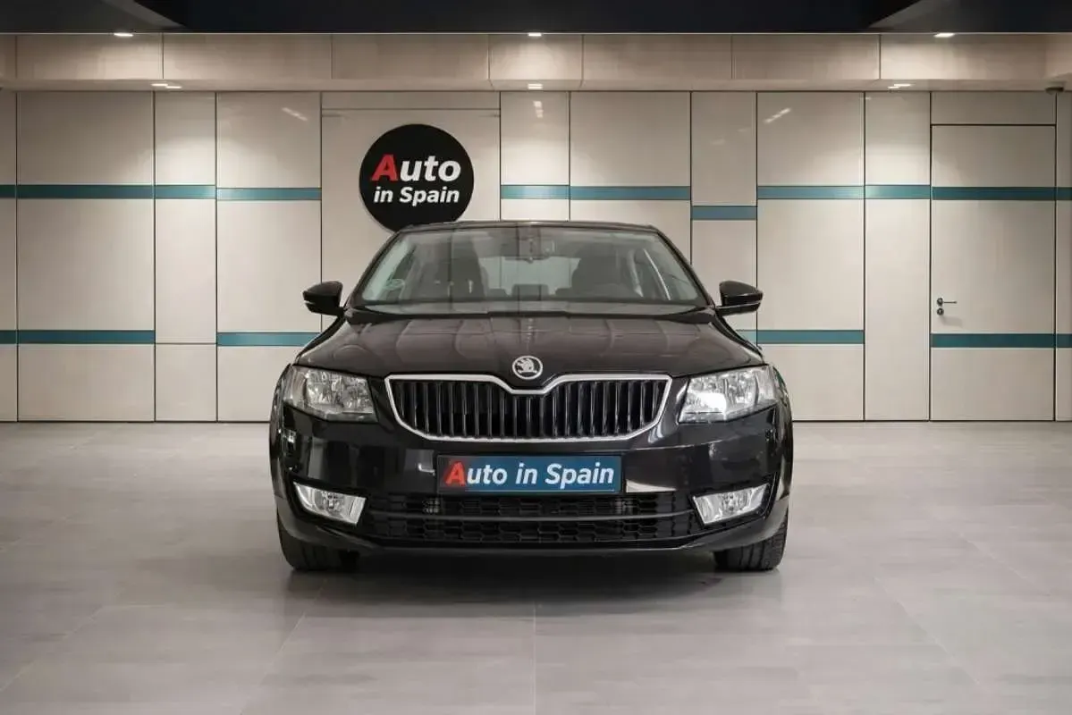Usado Skoda Octavia Ambition 150 CV (110 kW) 2014 Negro Familiar