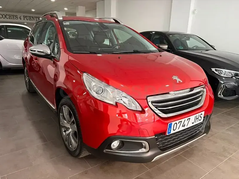 Usado Peugeot 2008 Allure 100 CV (73 kW) 2015 Granate SUV