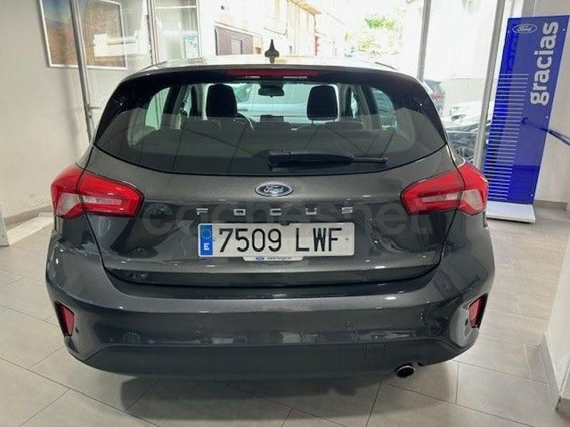 Usado Ford Focus Trend 120 CV (88 kW) 2022 Gris / plata Berlina