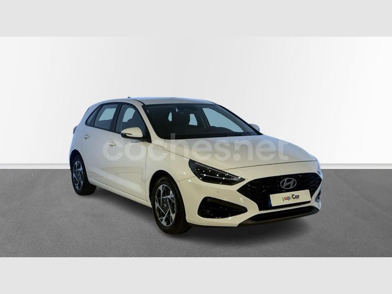 Blanco Nuevo 2025 Hyundai i30 Berlina | 24.500 € (Precio justo) - Imagen 1/4