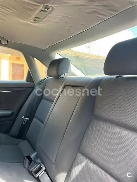 Usado Audi A4 130 HP (95 kW) 2004 Cinzento Sedan