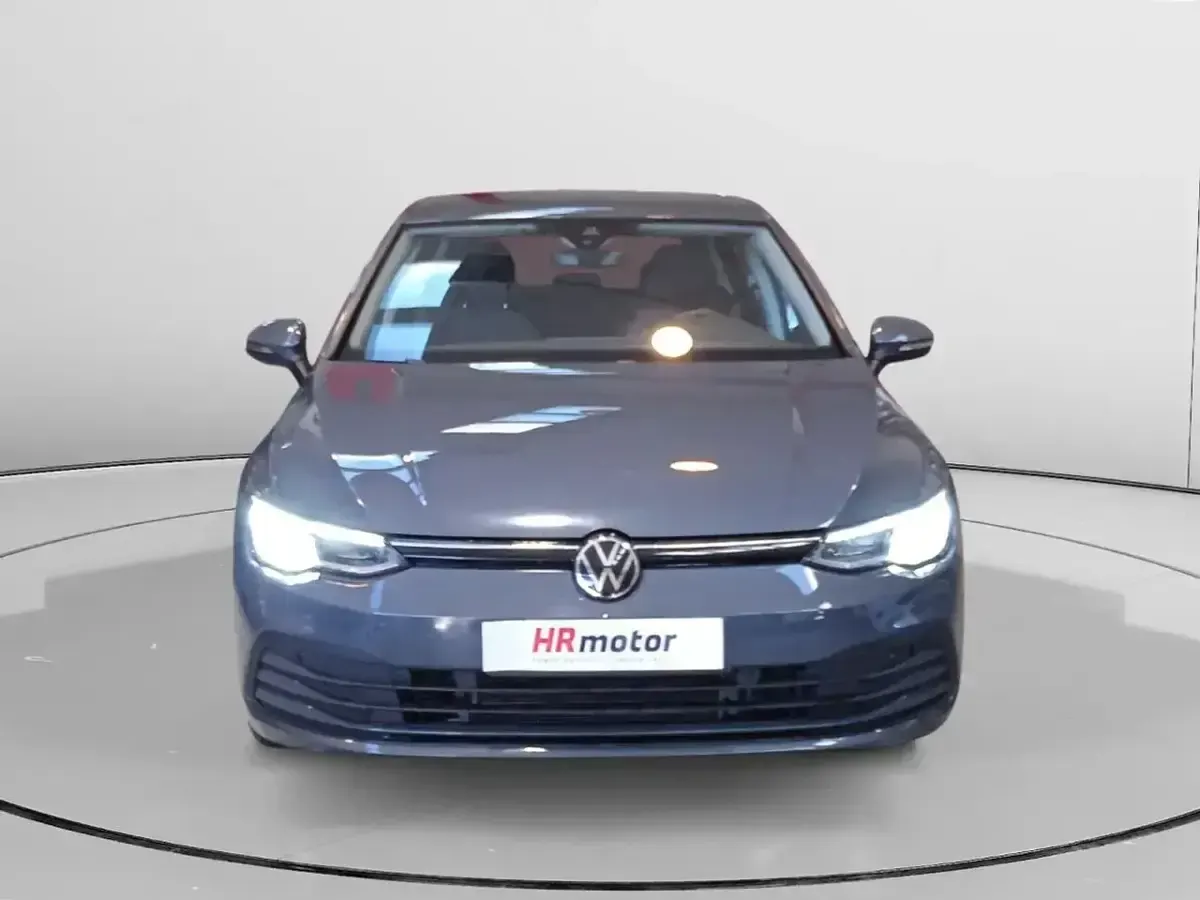 Usado VW Golf VIII Life 110 CV (80 kW) 2024 Gris / plata Berlina