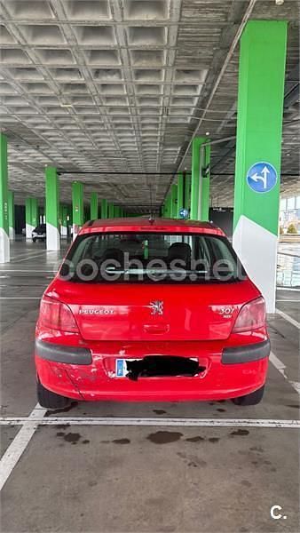 Usado Peugeot 307 90 CV (66 kW) 2003 Rojo Berlina
