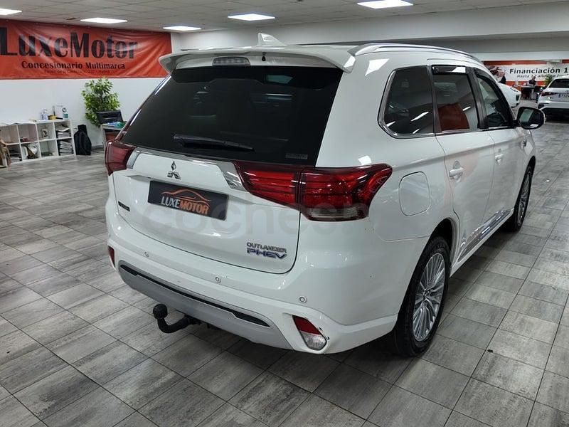 Usado Mitsubishi Outlander P-HEV 224 CV (164 kW) 2019 Blanco SUV