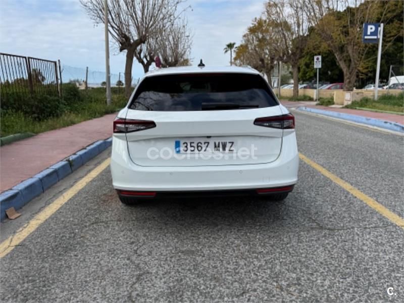 Usado Skoda Superb Style 150 CV (110 kW) 2024 Blanco Familiar