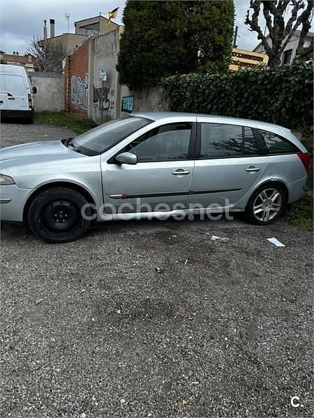 Gris / plata Usado 2005 Renault Laguna GrandTour Dynamique Familiar | 2000 € - Imagen 1/4