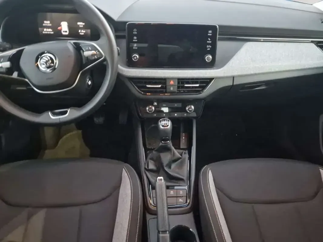 Nuevo Skoda Scala 116 CV (85 kW) 2025 Rojo Utilitario