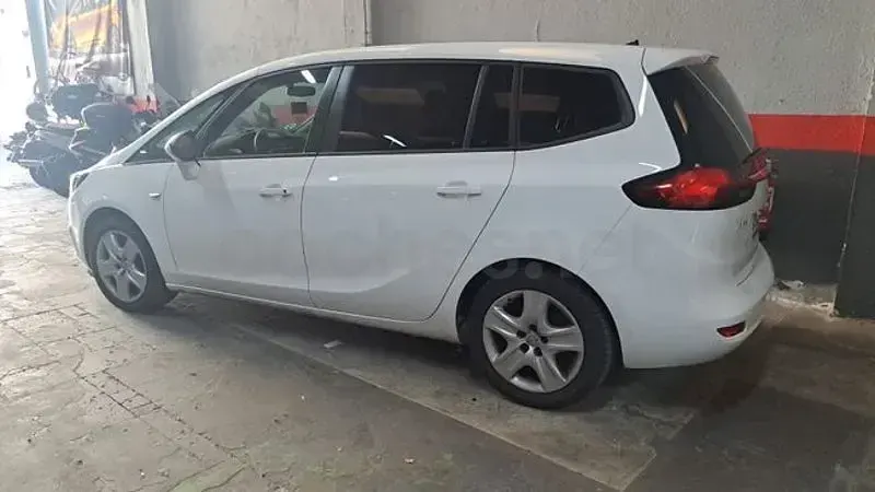Usado Opel Zafira Expression 120 CV (88 kW) 2017 Blanco Monovolumen