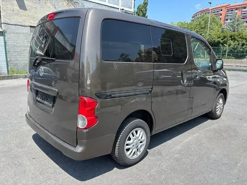 Usado Nissan Evalia 110 CV (80 kW) 2015 Marrón Monovolumen