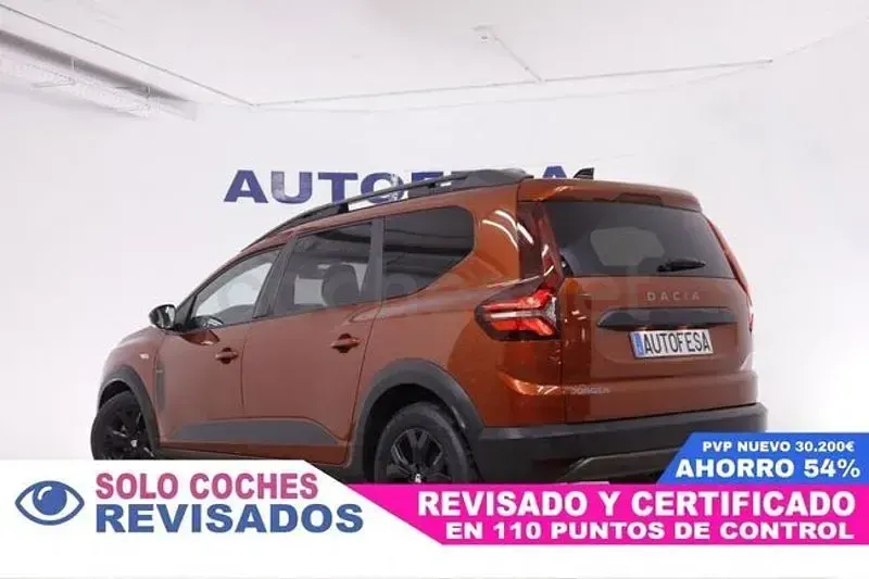 Używany Dacia Jogger Extreme 100 KM (73 kW) 2022 Czerwony Minivan