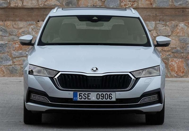 Gris Usado 2020 Skoda Octavia Ambition Familiar | 18.900 € (Buen precio) - Imagen 1/4