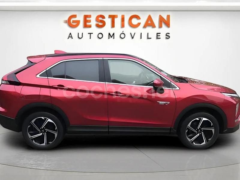 Usado Mitsubishi Eclipse Cross 188 CV (138 kW) 2022 Rojo SUV