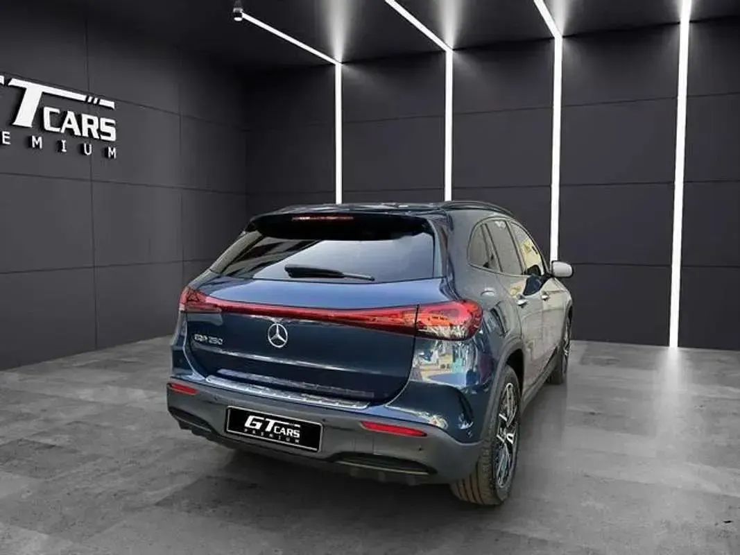 Usado Mercedes EQA250 AMG 139 kW (190 HP) 2022 Azul SUV