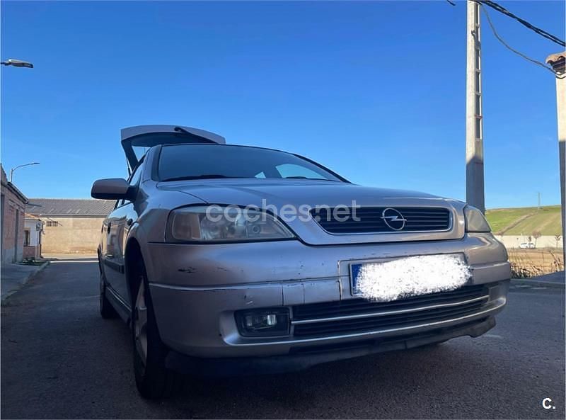 Usado Opel Astra Elegance 100 CV (73 kW) 1998 Gris / plata Berlina