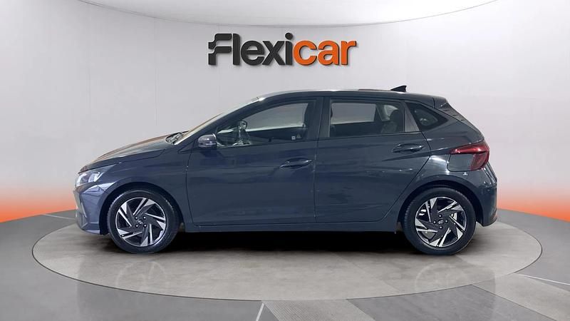 Usado Hyundai i20 101 CV (74 kW) 2021 Gris Utilitario