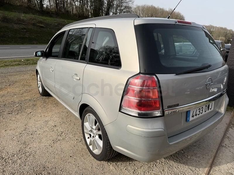Usado Opel Zafira Cosmo 120 CV (88 kW) 2006 Amarillo Monovolumen