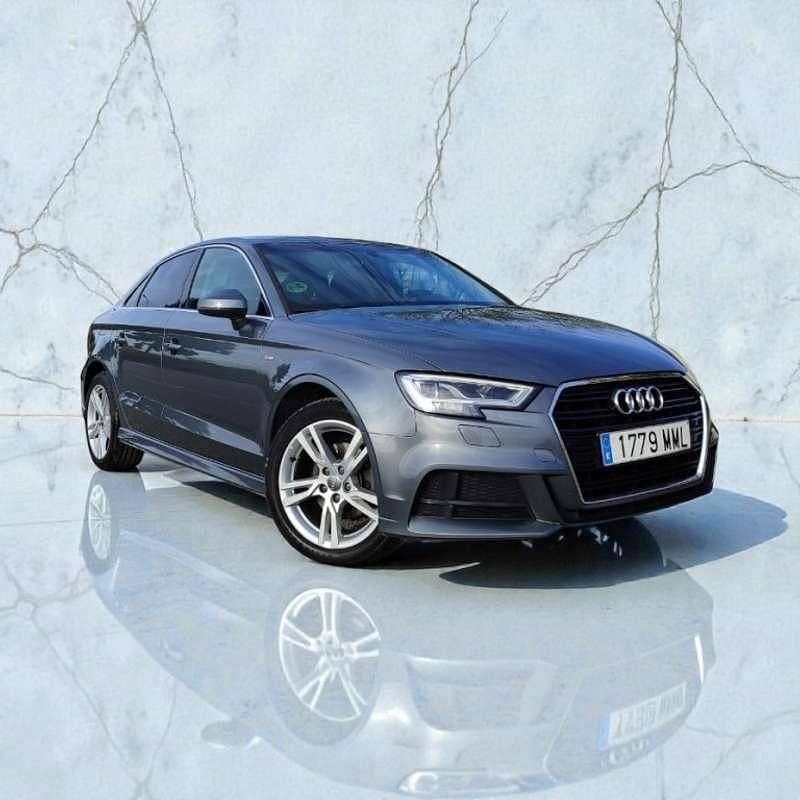 Usado Audi A3 Design 116 CV (85 kW) 2018 Gris Berlina