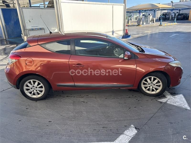 Usado Renault Mégane Dynamique 110 CV (80 kW) 2009 Naranja Berlina
