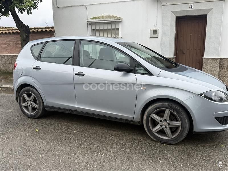 Usado Seat Altea 105 CV (77 kW) 2006 Gris / plata Monovolumen