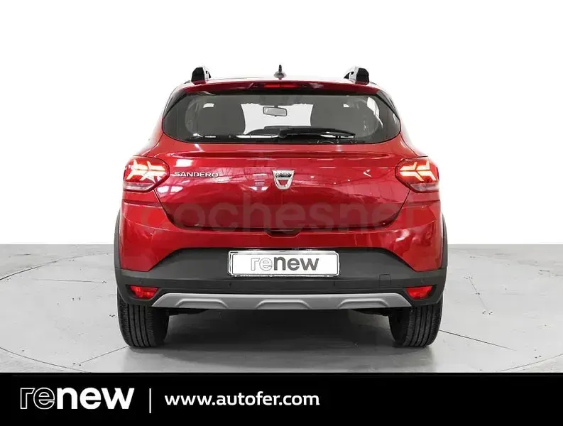 Usado Dacia Sandero Essentiel 101 CV (74 kW) 2023 Rojo Berlina