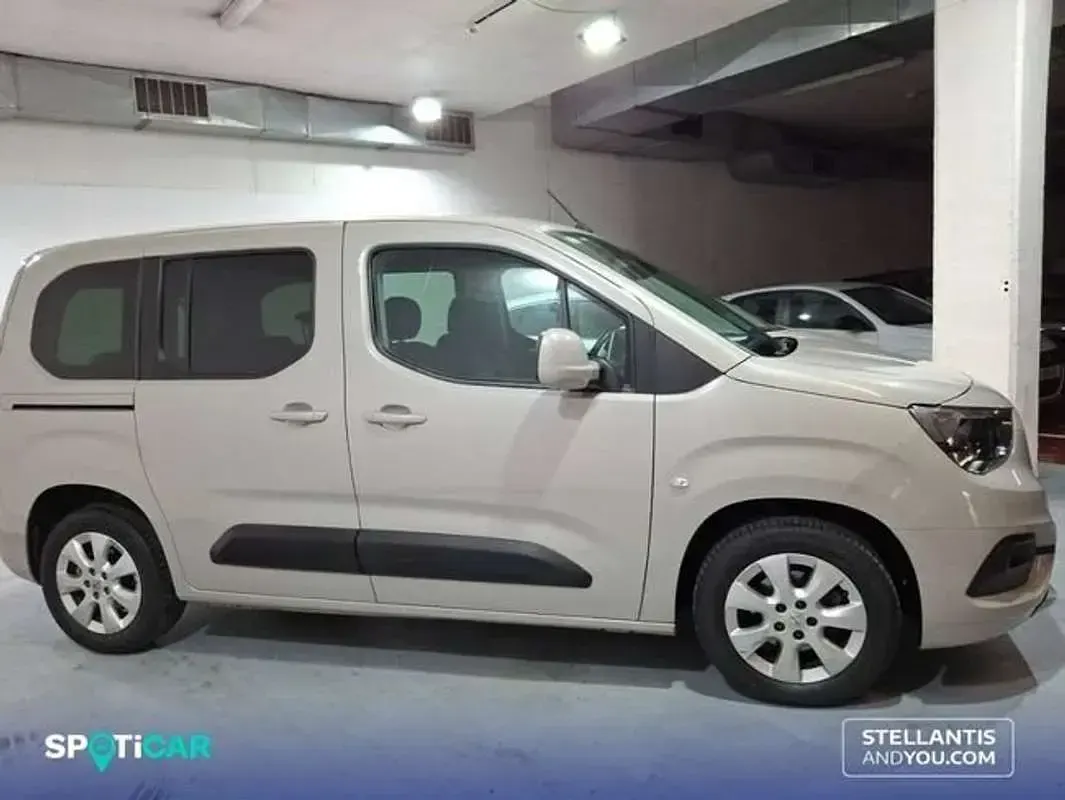 Usado Opel Combo Life Selective 102 CV (75 kW) 2020 Beige Monovolumen