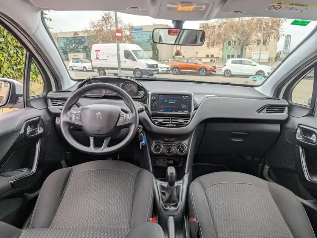Usado Peugeot 208 Allure 99 CV (72 kW) 2019 Blanco Utilitario