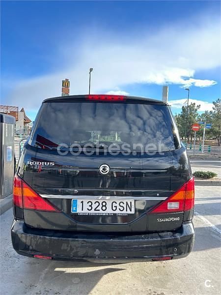 Usado Ssangyong (KGM) Rodius 165 CV (121 kW) 2009 Negro Monovolumen