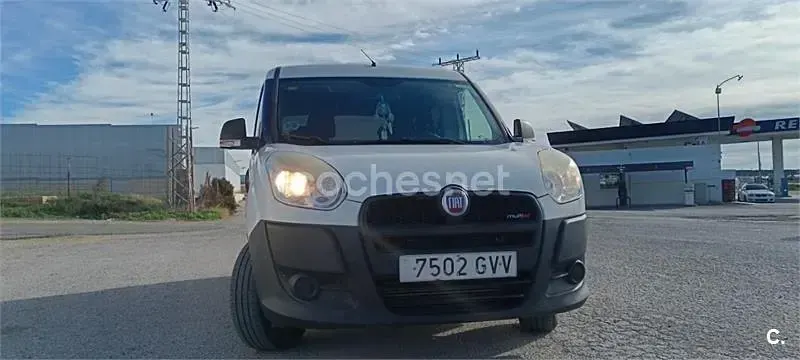 Usado Fiat Doblò Dynamic 90 CV (66 kW) 2010 Blanco Monovolumen
