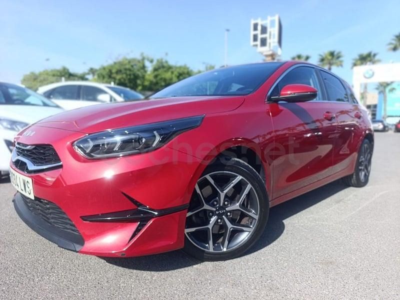 Usado Kia Ceed 136 CV (100 kW) 2022 Rojo Utilitario