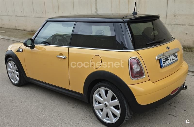 Usado Mini Cooper 120 CV (88 kW) 2009 Amarillo Utilitario