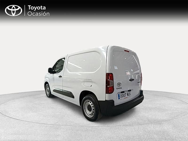 Usado Toyota Proace City City 100 CV (73 kW) 2023 Blanco Monovolumen
