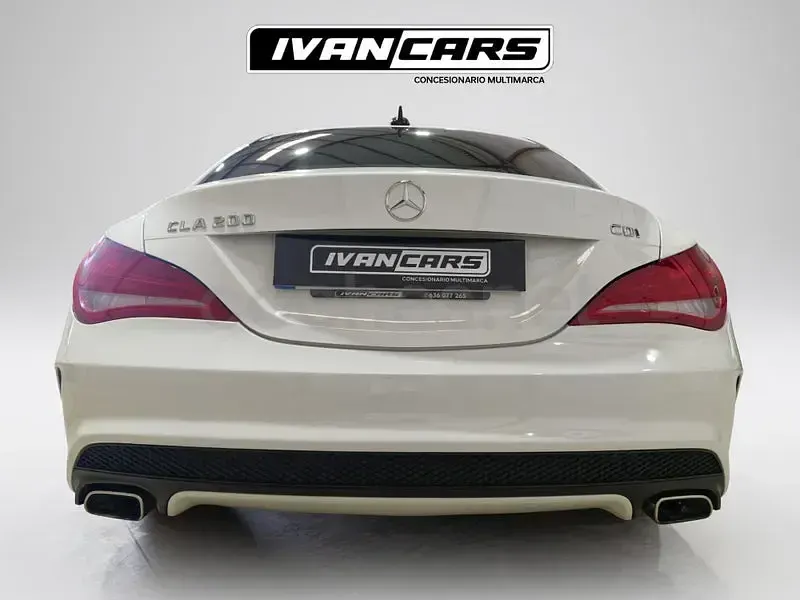 Usado Mercedes CLA200 AMG line 136 CV (100 kW) 2015 Blanco Coupe