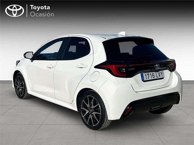 Usado Toyota Yaris Hybrid Style 116 CV (85 kW) 2022 Monovolumen