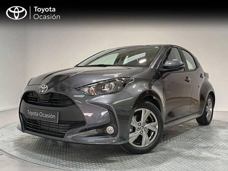 Usado Toyota Yaris Hybrid Active 116 CV (85 kW) 2025 Gris / plata Berlina