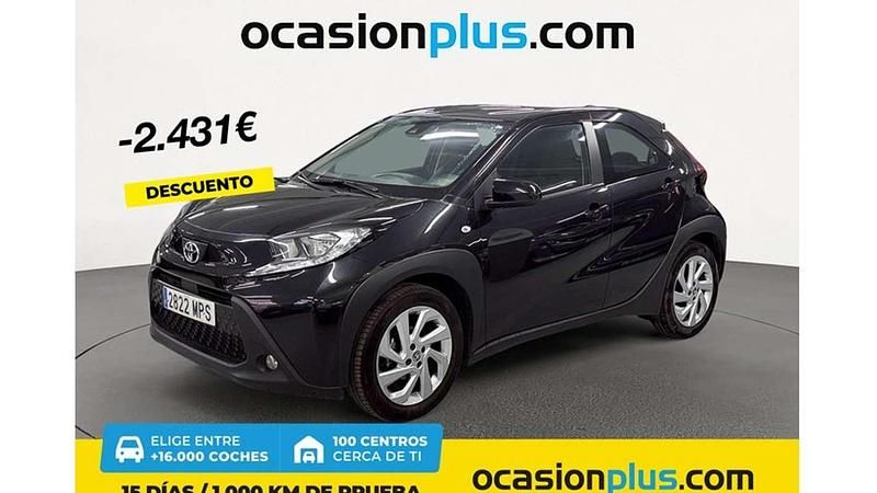 Negro Usado 2024 Toyota Aygo Play Utilitario | 12.719 € (Precio justo) - Imagen 1/4