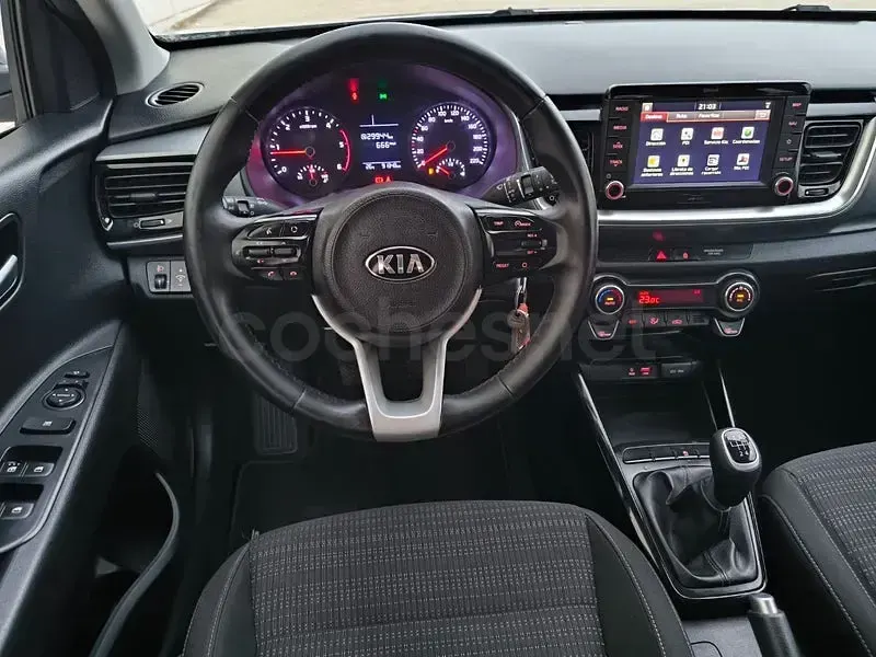 Usado Kia Stonic 110 CV (80 kW) 2017 Gris / plata SUV