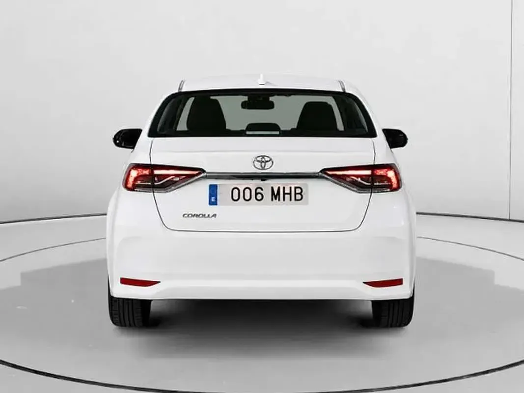Usado Toyota Corolla 125 CV (91 kW) 2023 Blanco Berlina