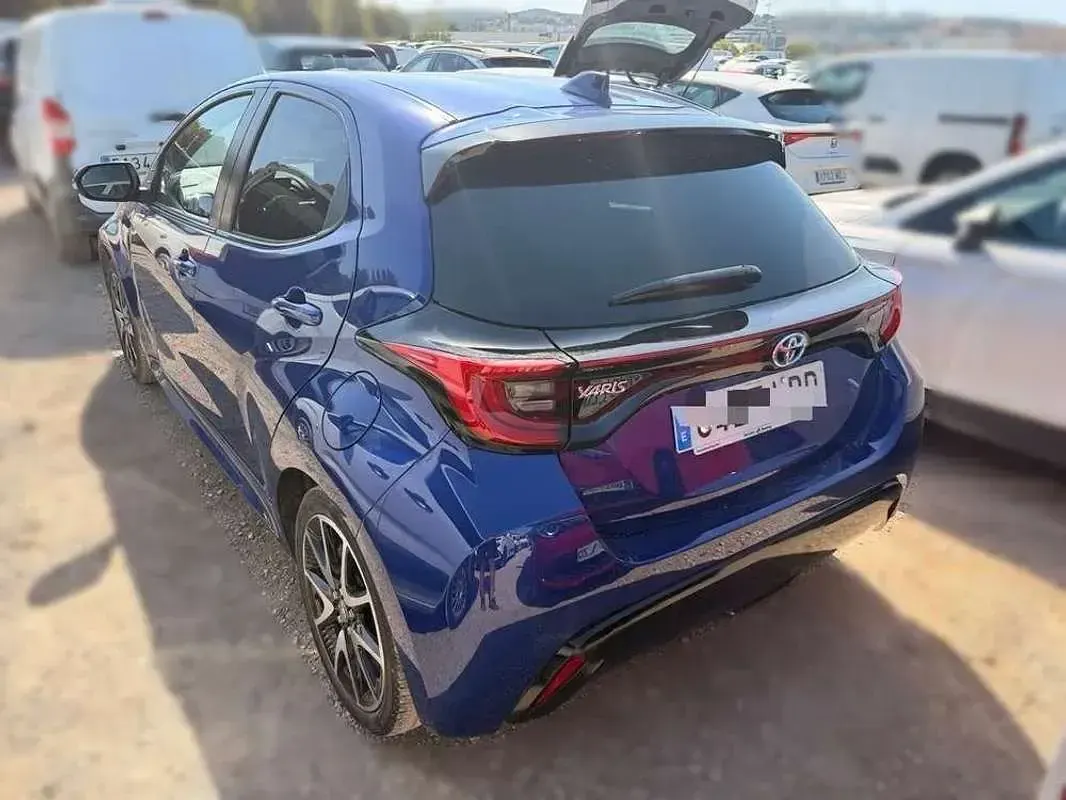 Usado Toyota Yaris Hybrid Style 116 CV (85 kW) 2021 Azul Berlina