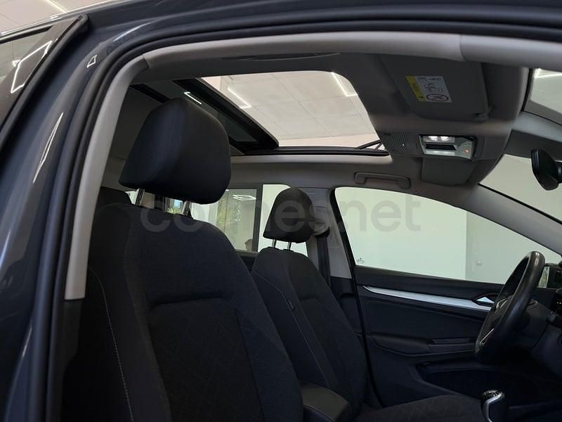 Usado VW Golf VIII 115 CV (84 kW) 2022 Gris / plata Familiar