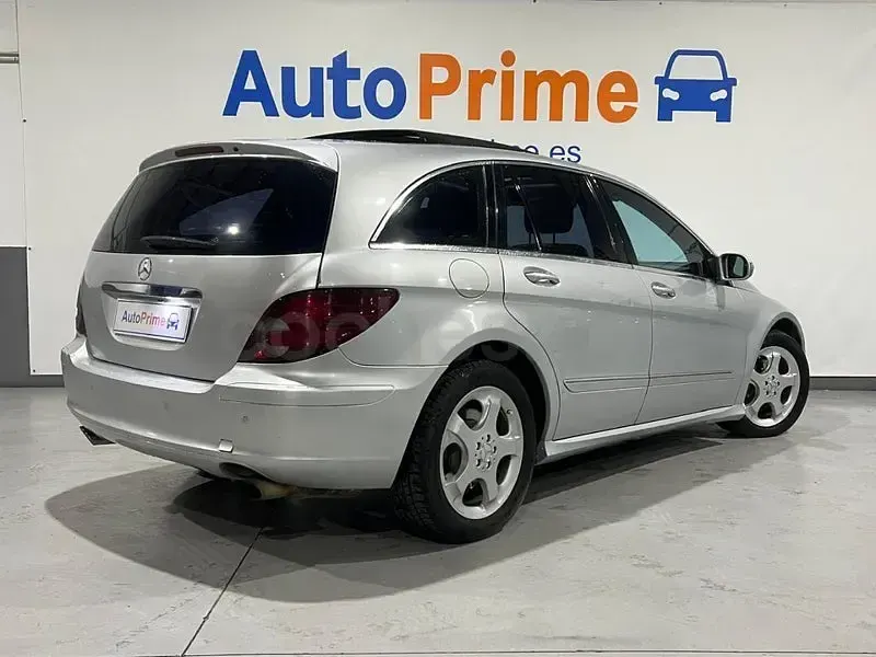 Usado Mercedes R320 224 CV (164 kW) 2006 Gris / plata Familiar