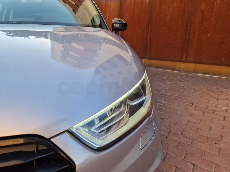Usado Audi A1 95 CV (69 kW) 2016 Gris / plata Utilitario
