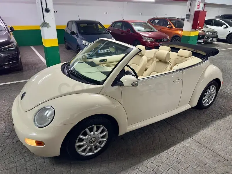 Usado VW New Beetle 115 CV (84 kW) 2008 Beige Utilitario