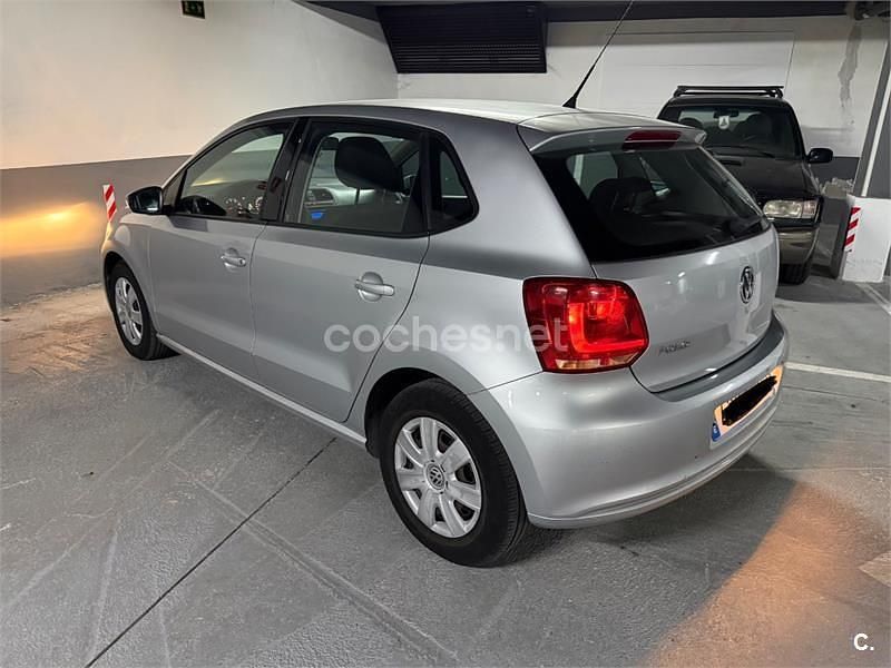 Usado VW Polo Advance 70 CV (51 kW) 2011 Gris / plata Utilitario