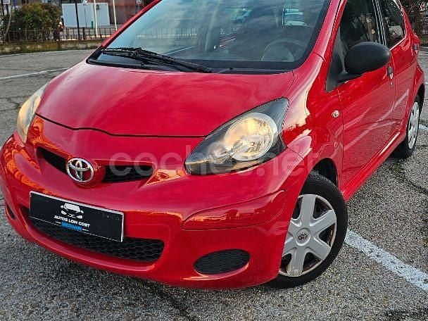 Rojo Usado 2011 Toyota Aygo Connect Style Utilitario | 3995 € (Precio justo) - Imagen 1/4