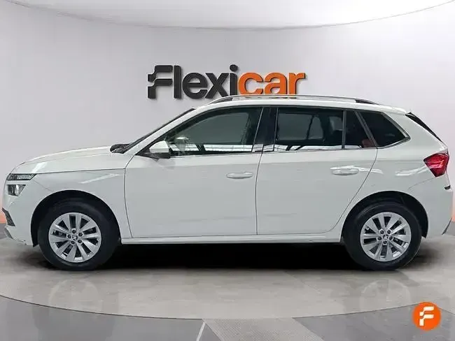 Usado Skoda Kamiq Selection 95 CV (69 kW) 2023 Blanco SUV