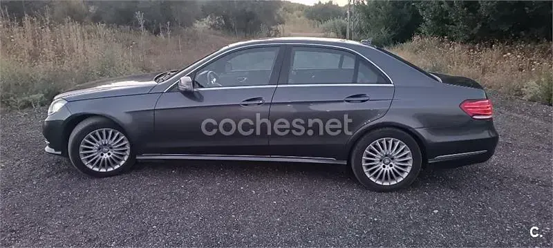 Usado Mercedes E220 Elegance 170 CV (125 kW) 2015 Gris / plata Berlina